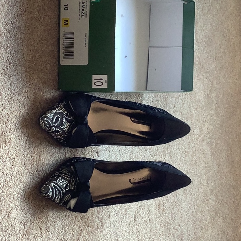 NWOT J. Renee lace covered shoes. Black/grey. 10B.